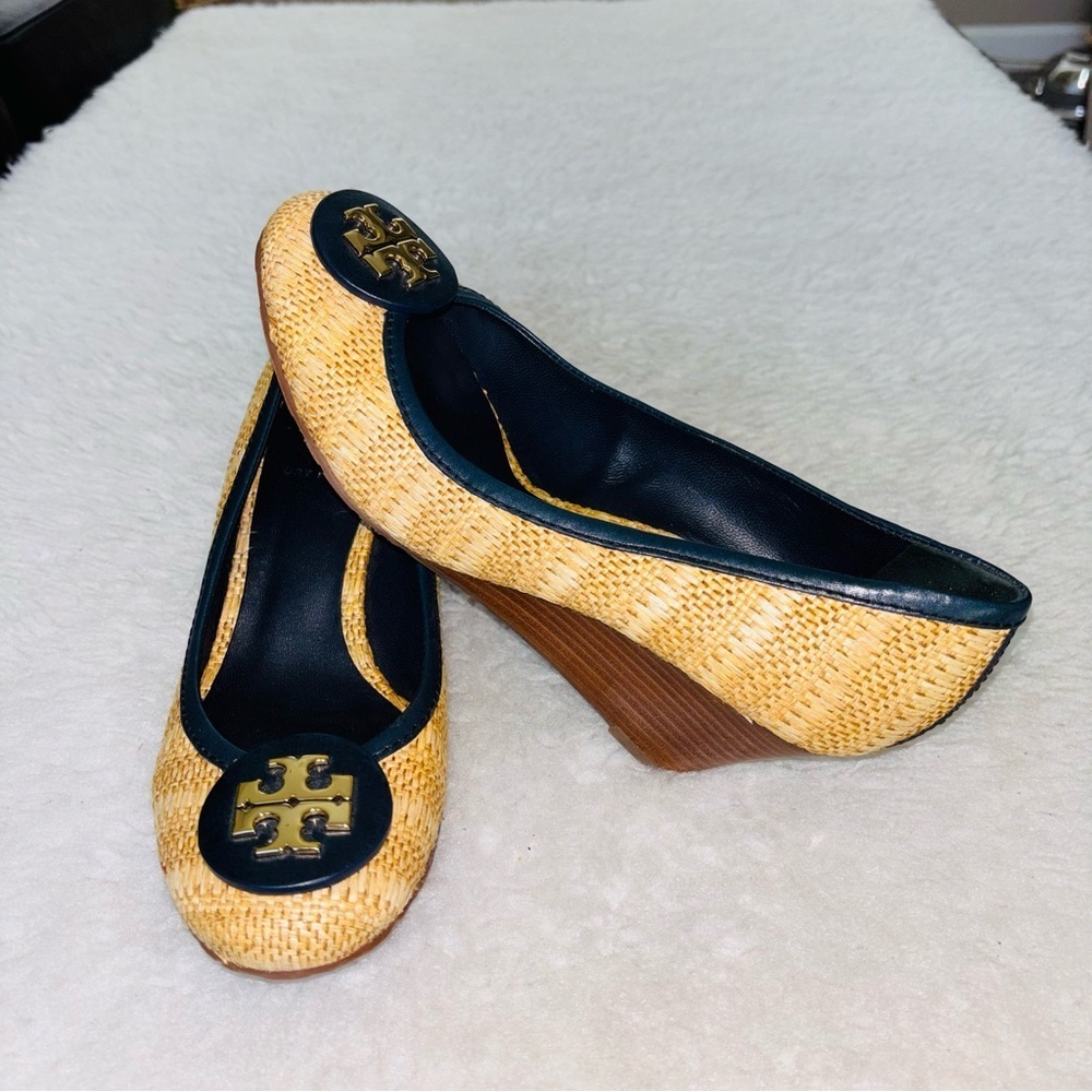 Tory Burch Tan Wicker and Black leather Wedge Heels Shoes size 7.5 M